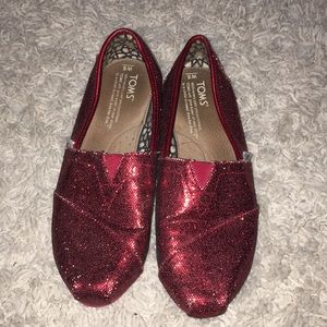 Red sparkly toms